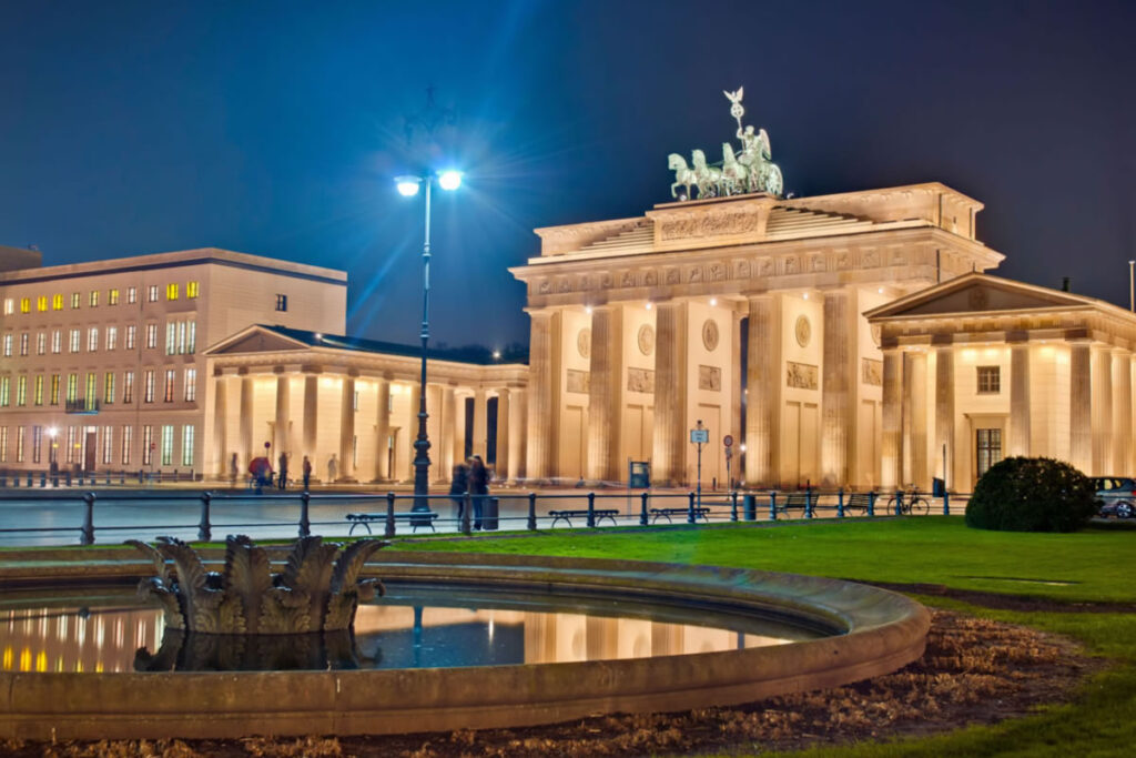 Puerta De Brandeburgo: Un Icono De La Paz En Alemania