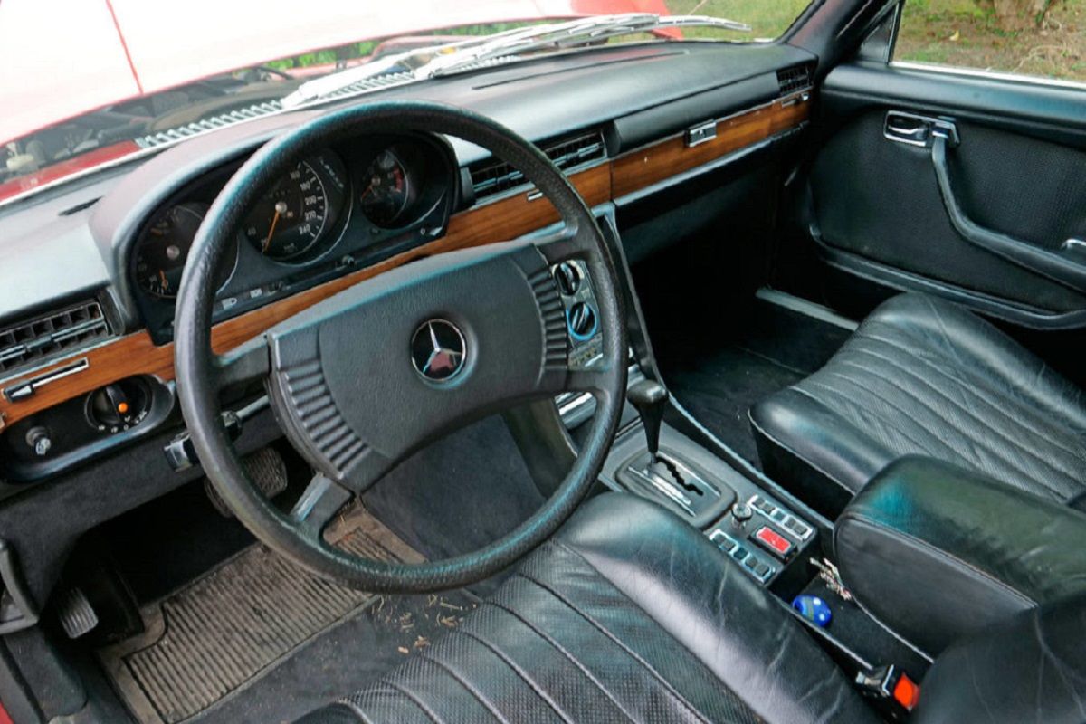 Mercedes 450 SEL interior