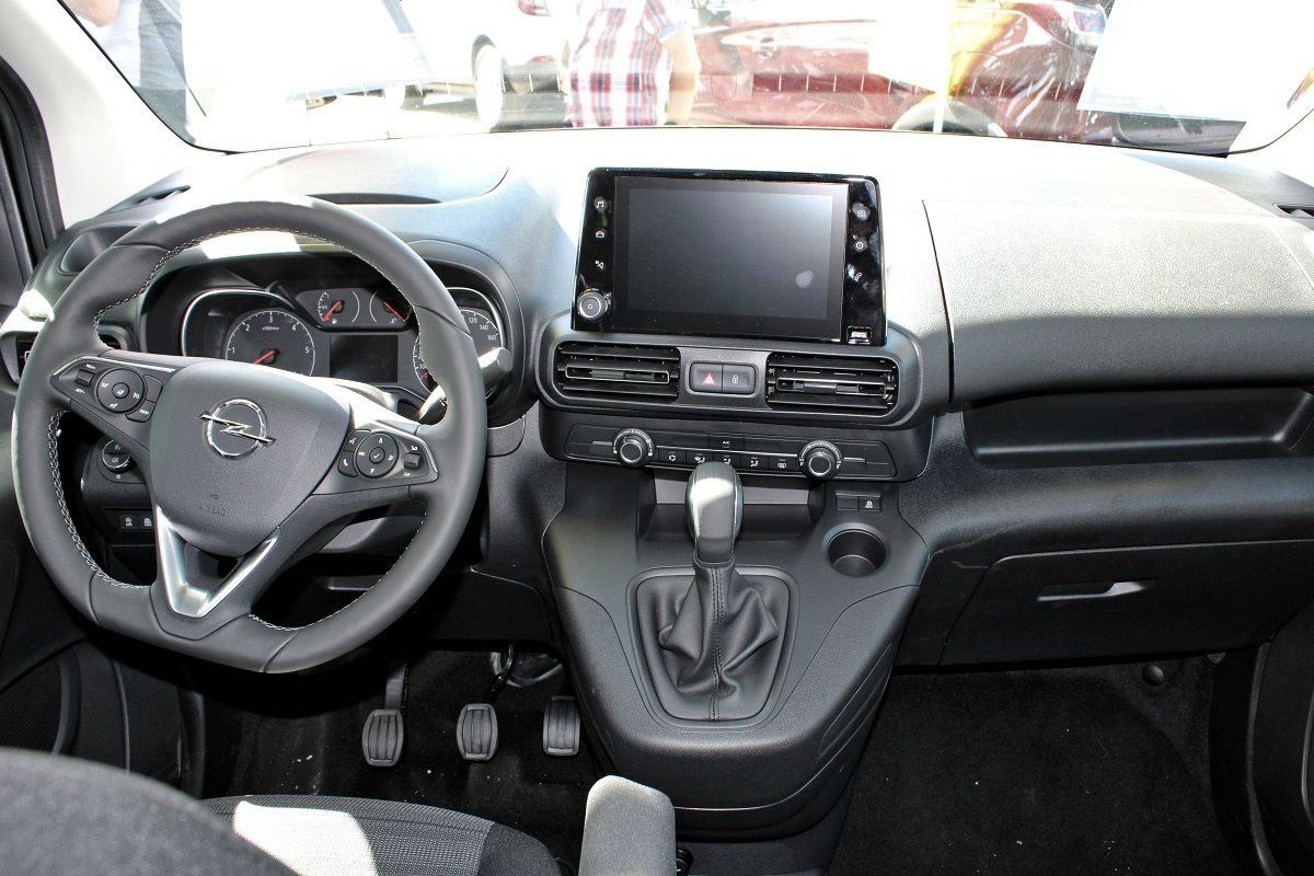 Opel Combo eléctrico interior