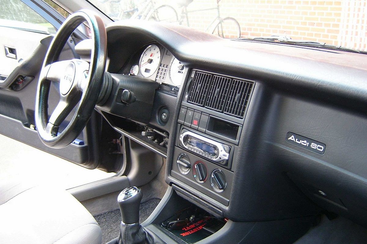 Audi 80 interior