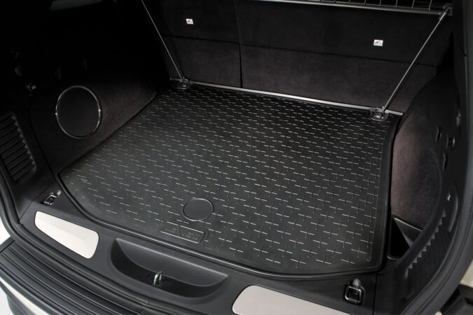 ALFOMBRILLA PARA MALETERO DE COCHE UNIVERSAL - Goma Resistente, Fabricada En Italia - Varios Tamaños (90x85 Cm)