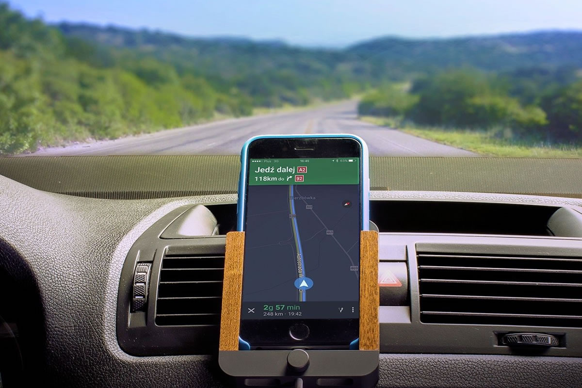 Soporte para móvil en rejilla aireación